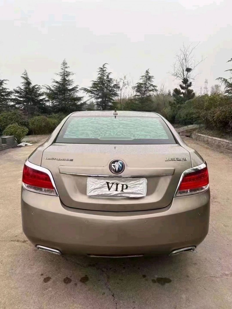 枣庄10年别克君越8