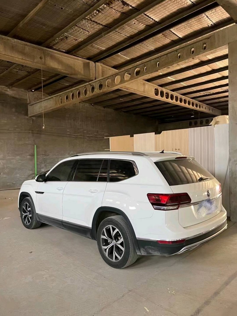 保定17年大众途昂8