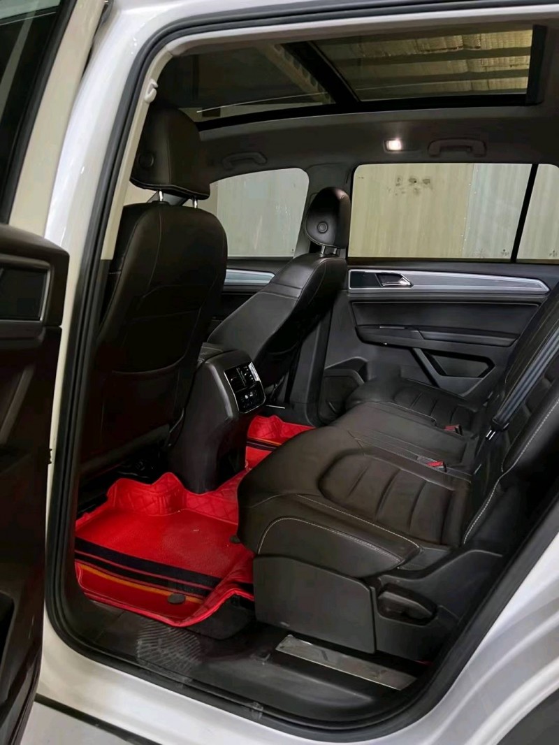 保定17年大众途昂8