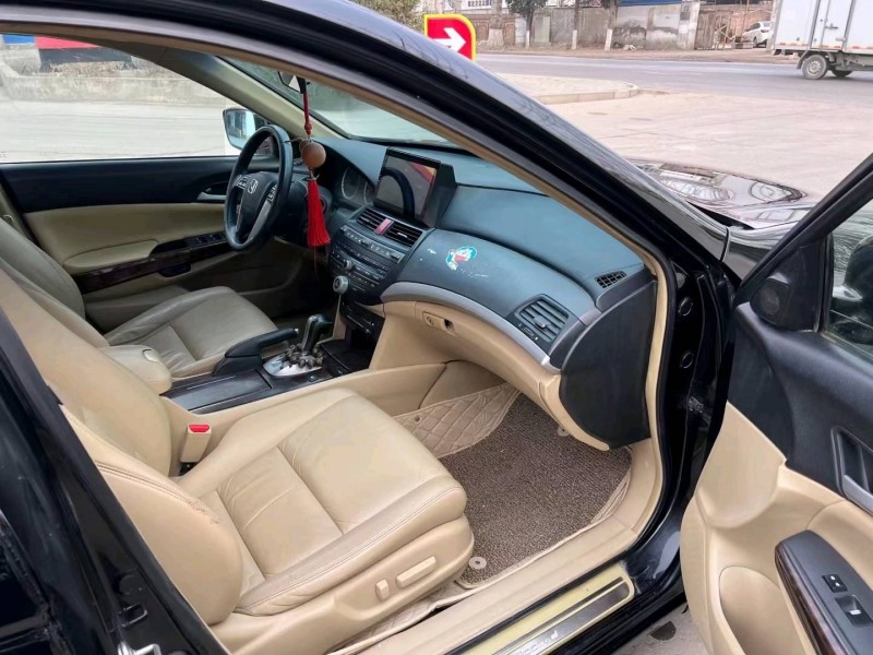 保定10年本田雅阁9