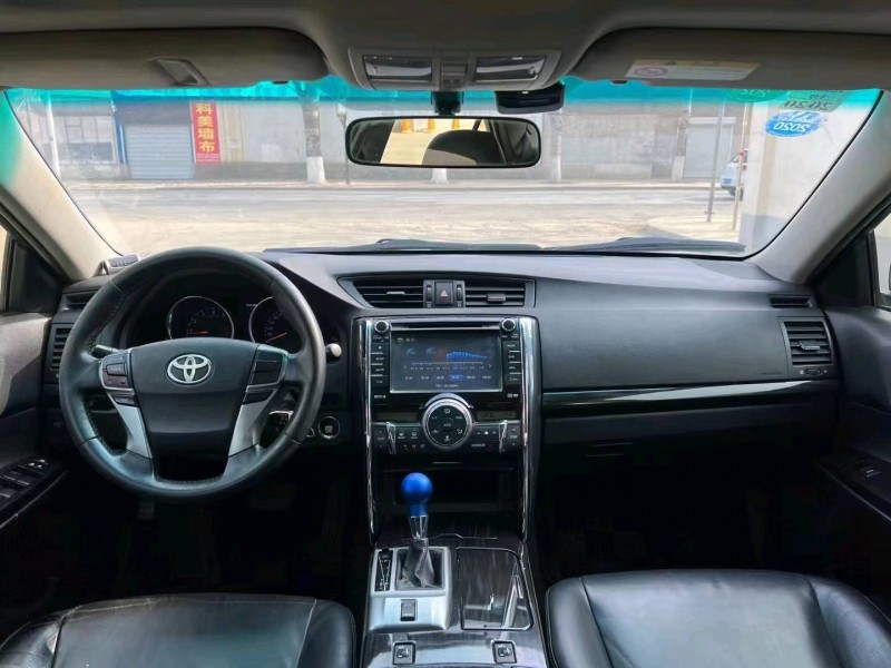 保定12年丰田锐志5