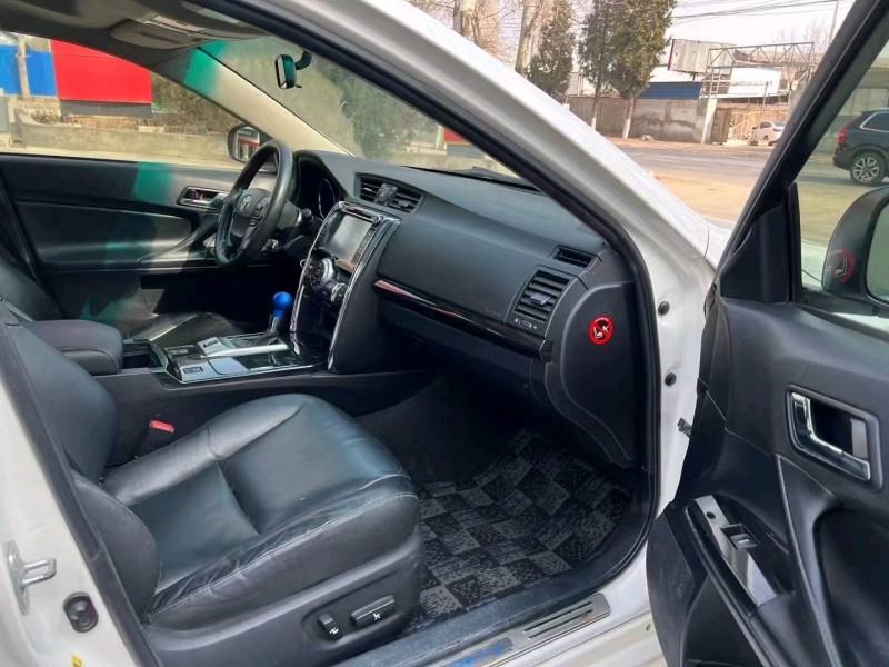 保定12年丰田锐志9