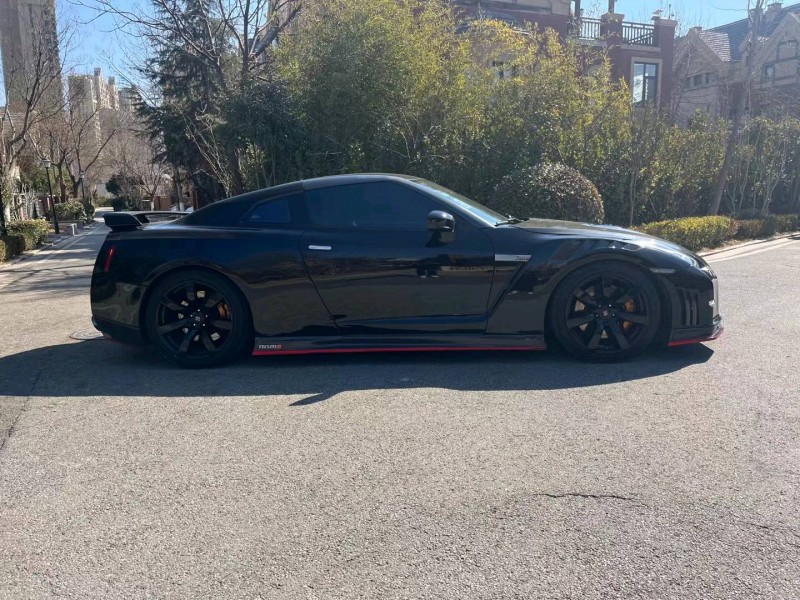 青岛10年日产GT-R6