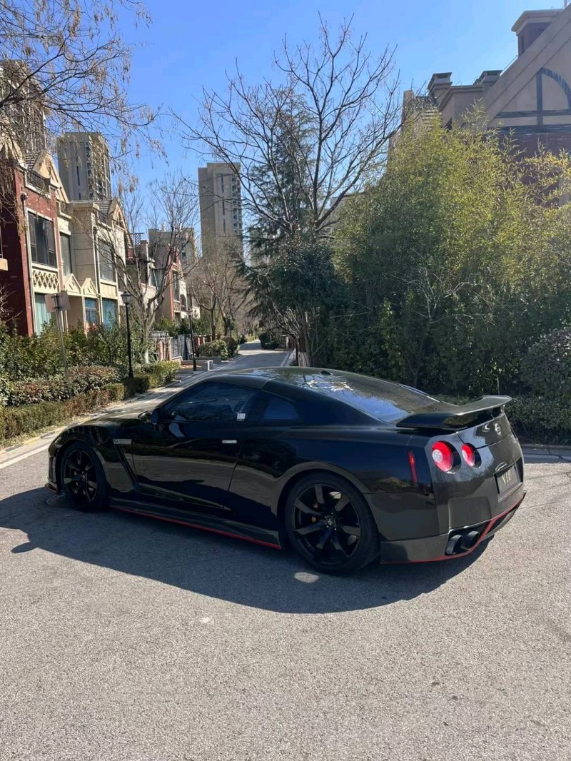 青岛10年日产GT-R7