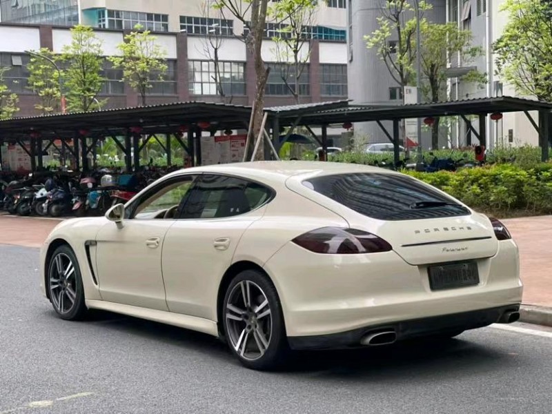 东莞12年保时捷帕拉梅拉8