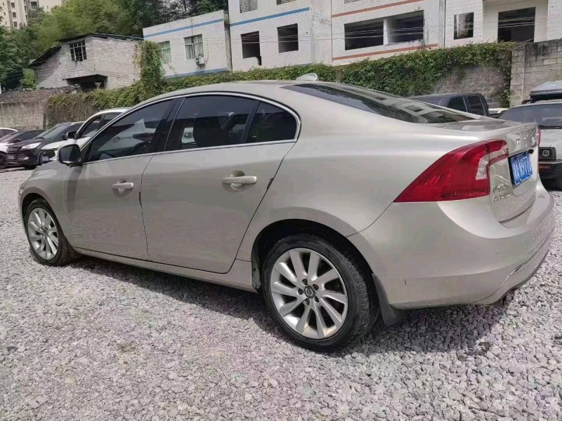重庆17年沃尔沃S60L4
