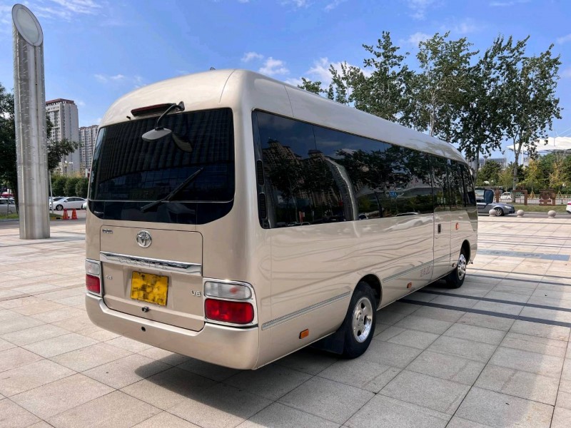 枣庄17年丰田考斯特9