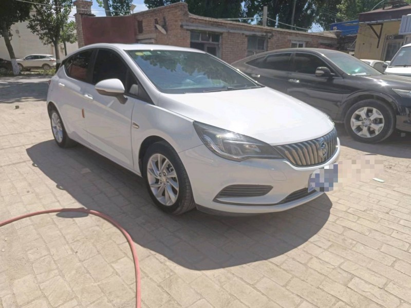 保定18年别克威朗3