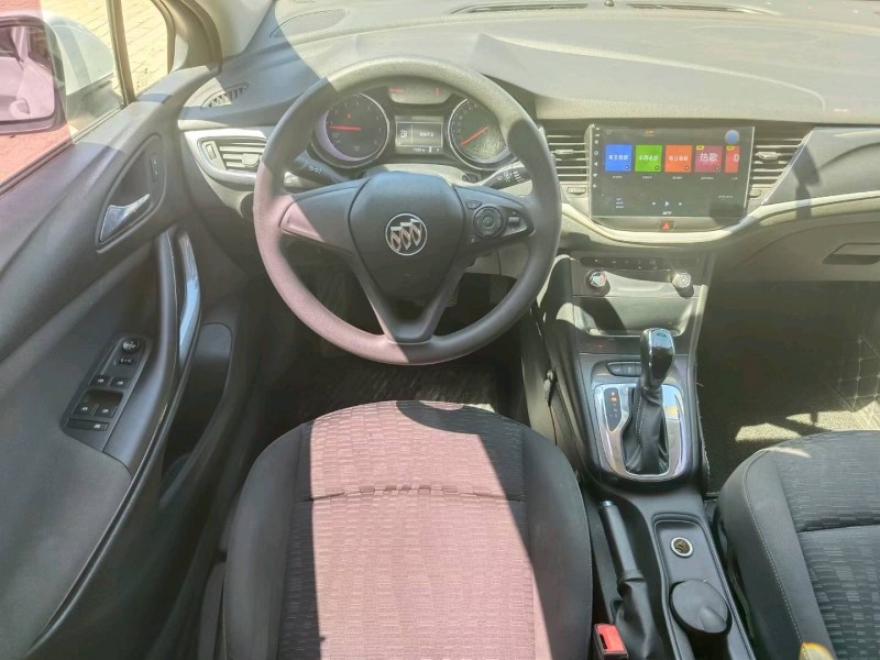 保定18年别克威朗5