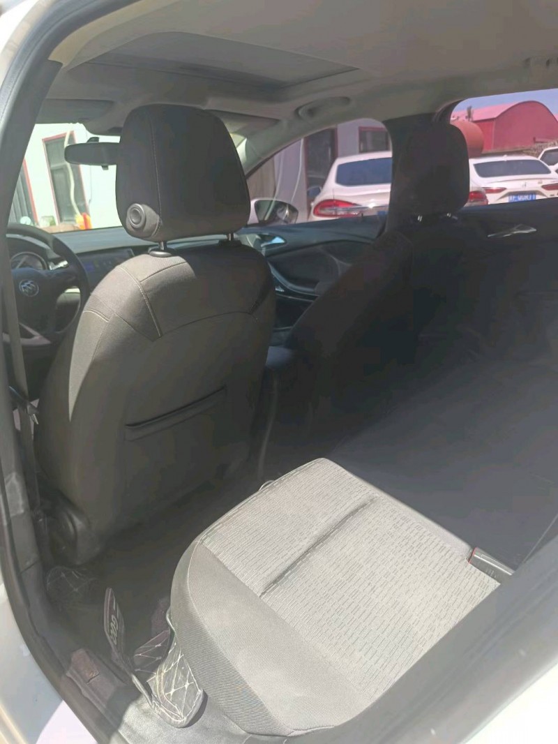 保定18年别克威朗6