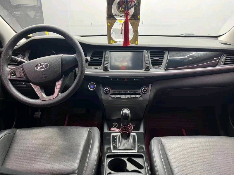 成都18年现代名图5