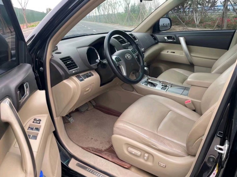 保定13年丰田汉兰达7