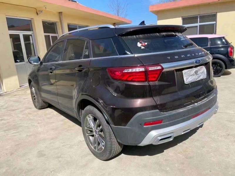 东营20年福特领界4