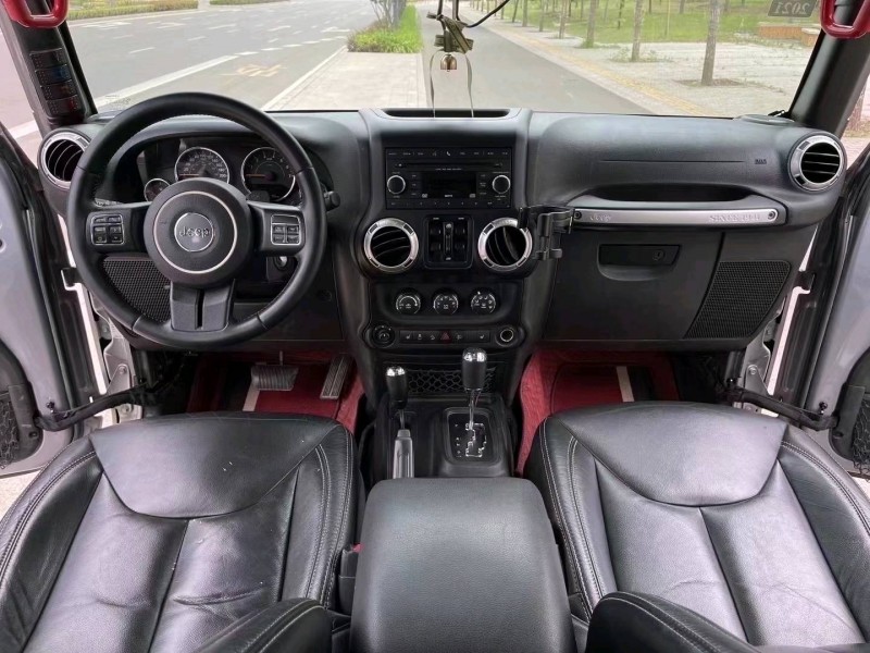 枣庄17年Jeep牧马人9