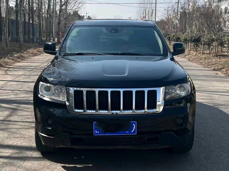 青岛13年Jeep大切诺基1