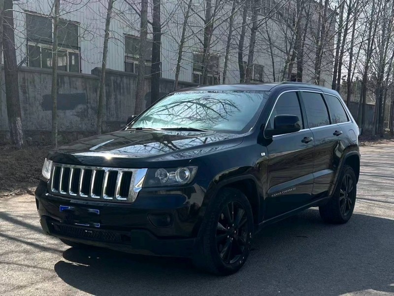 青岛13年Jeep大切诺基2