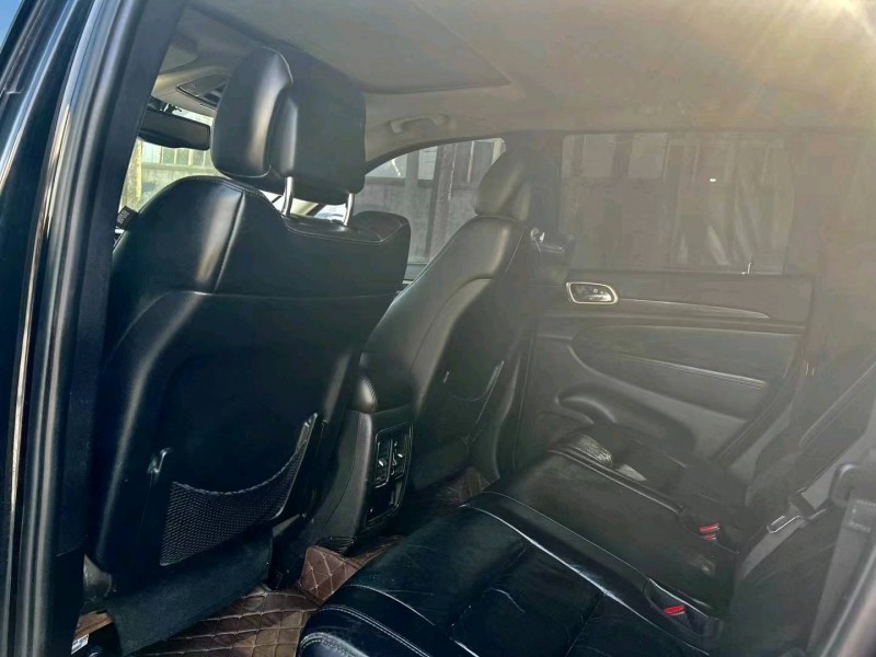 青岛13年Jeep大切诺基5