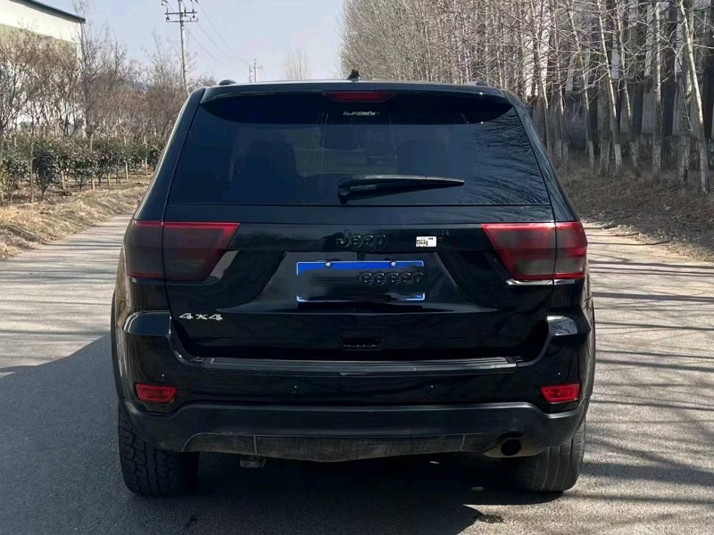 青岛13年Jeep大切诺基7