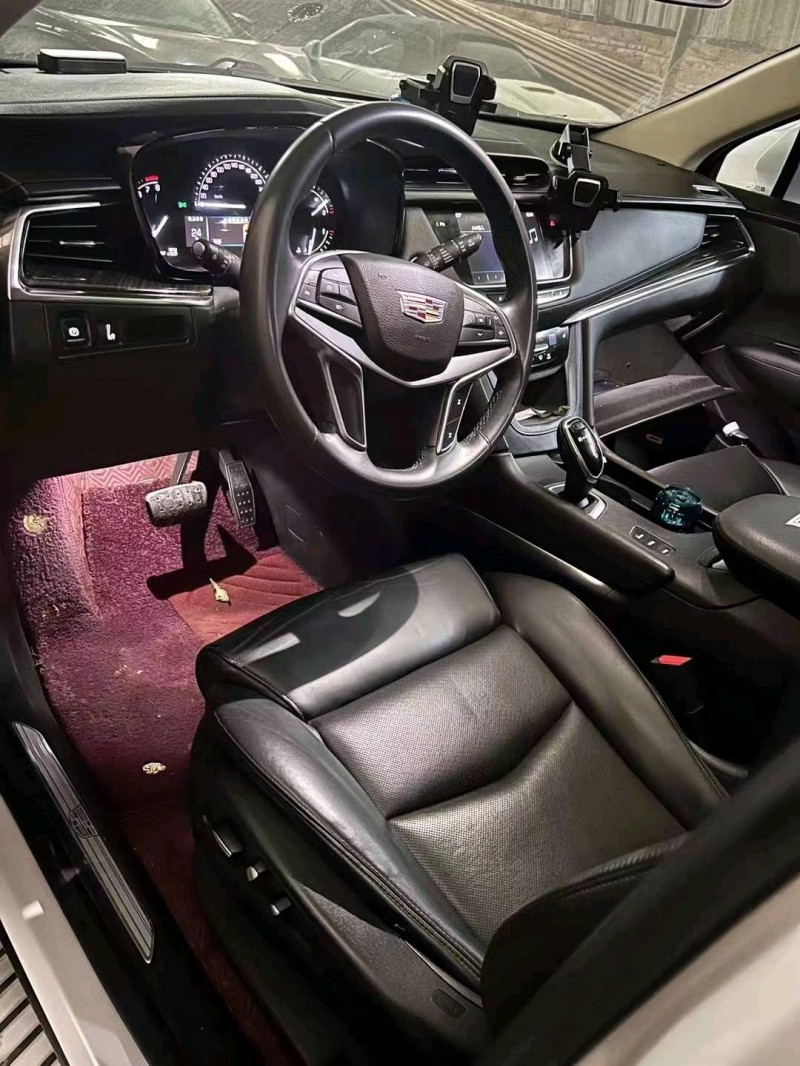 重庆16年凯迪拉克XT52