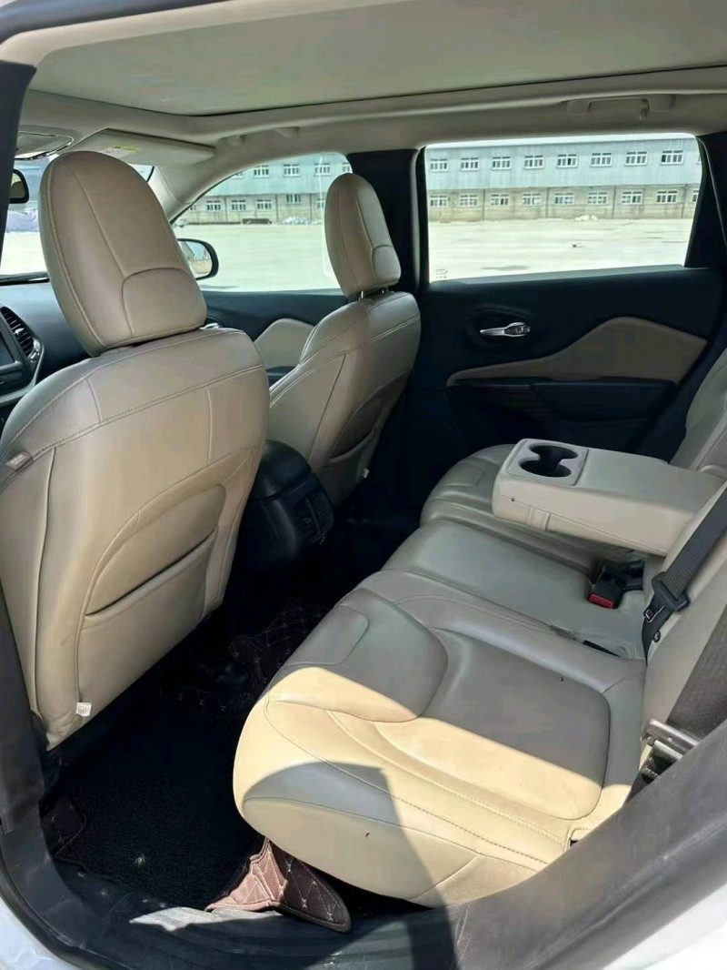 邯郸16年Jeep自由光3