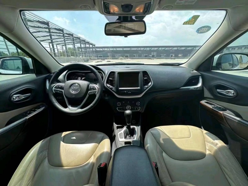 邯郸16年Jeep自由光4