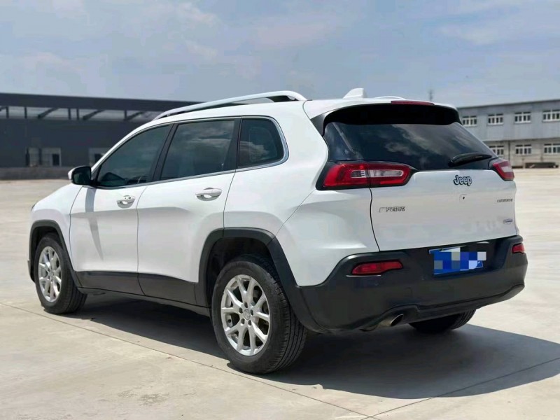 邯郸16年Jeep自由光5