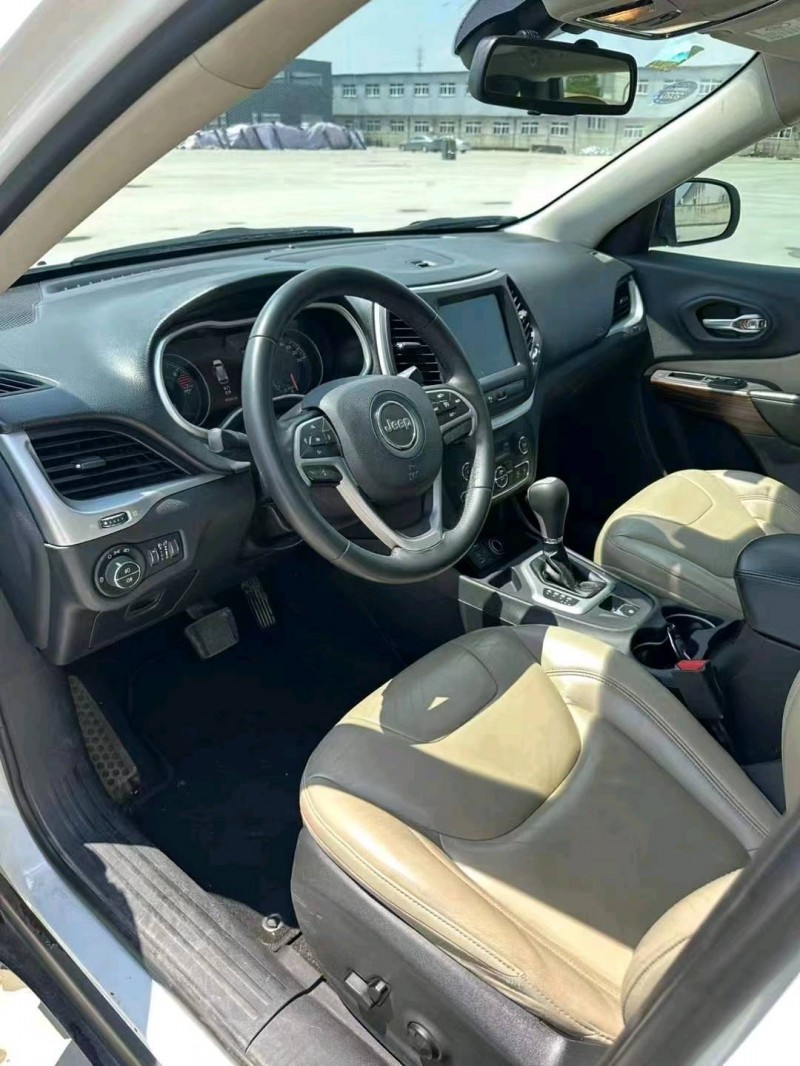 邯郸16年Jeep自由光7