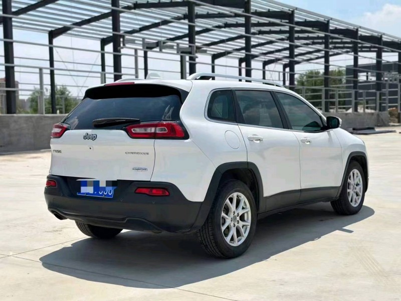 邯郸16年Jeep自由光8