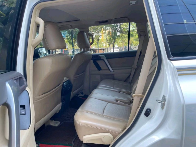 济宁18年丰田普拉多7