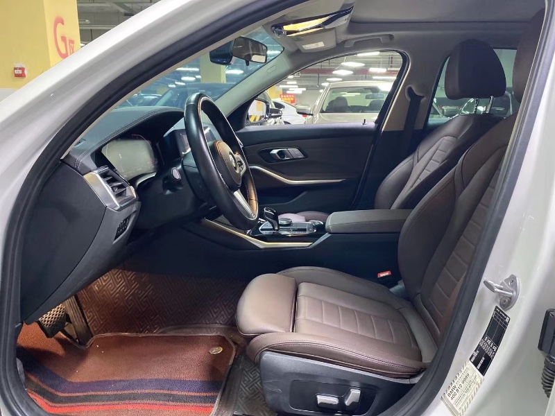 成都21年宝马3系3