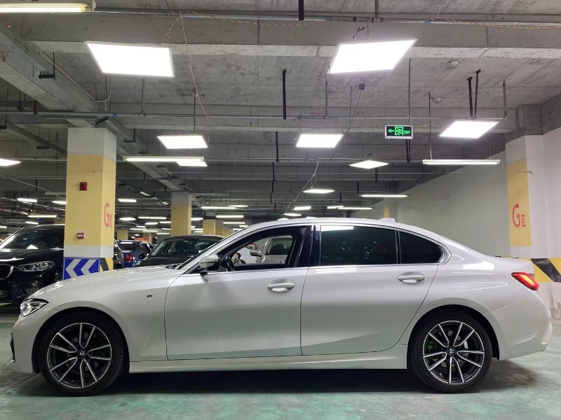 成都21年宝马3系7