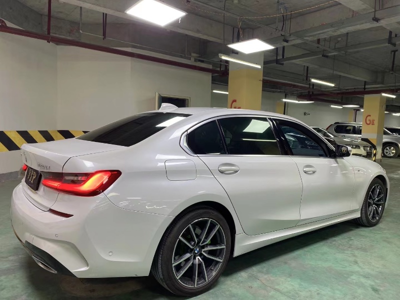 成都21年宝马3系8