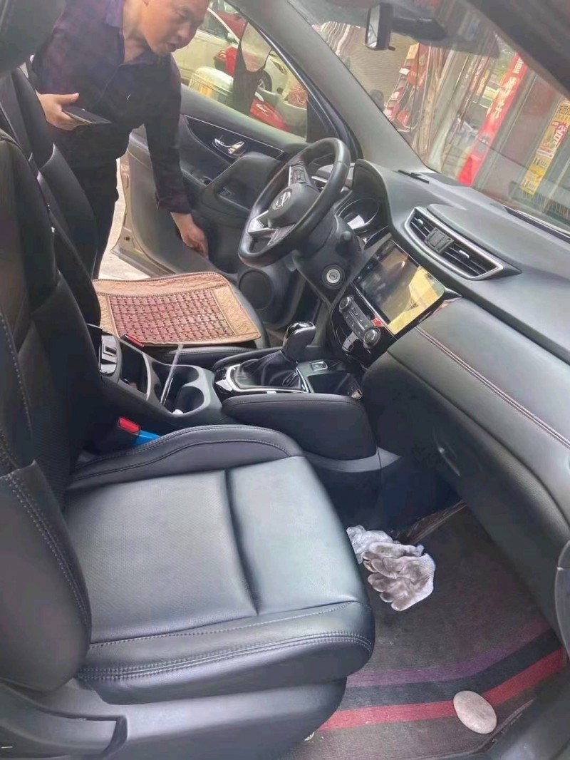 济宁20年日产逍客4