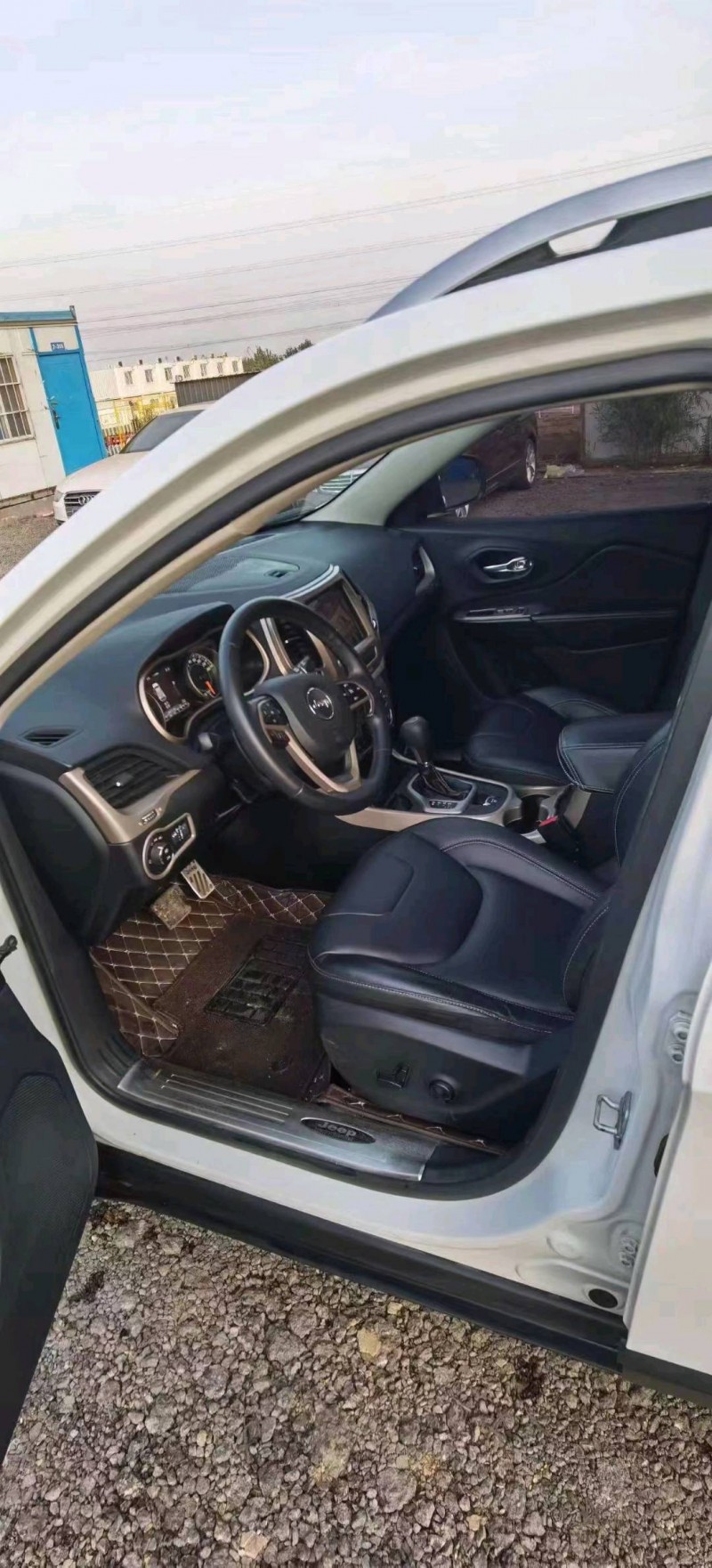 枣庄18年Jeep自由光8