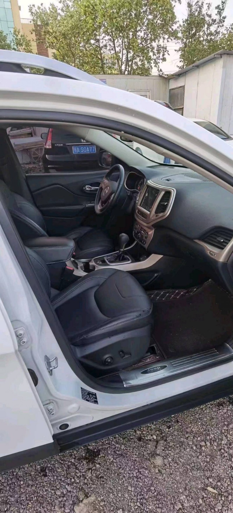 枣庄18年Jeep自由光9