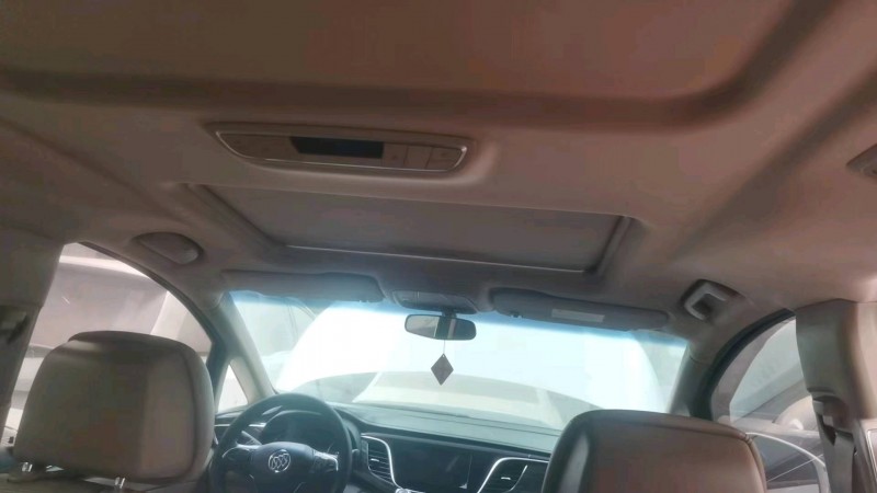 保定17年别克GL82