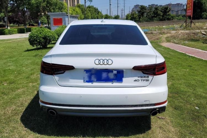 成都18年奥迪A4L5