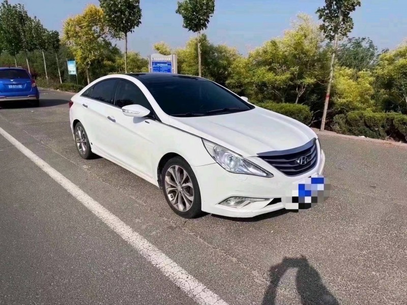东营13年现代索纳塔八2