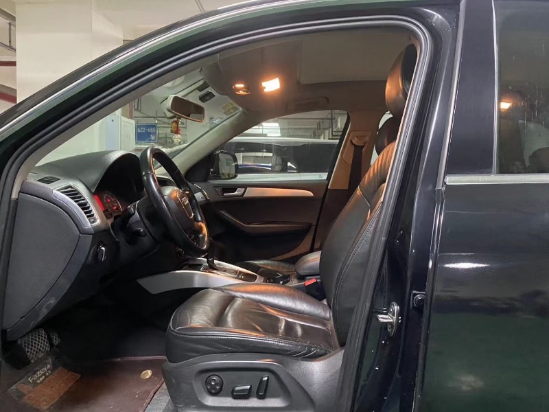 成都12年奥迪Q54