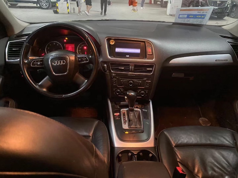 成都12年奥迪Q56