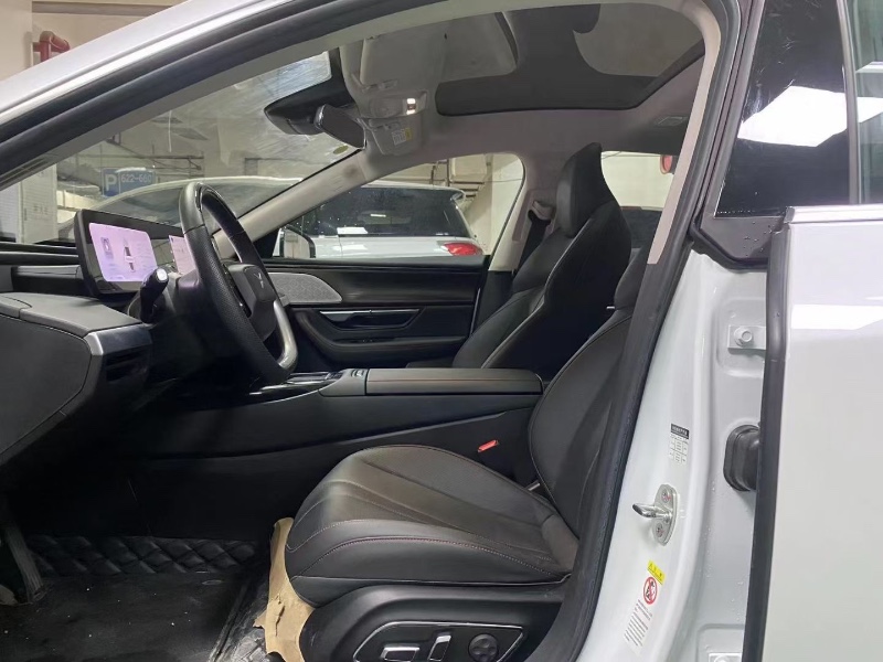成都22年小鵬汽車p76