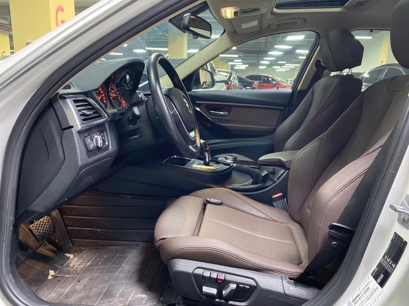 成都19年宝马3系4