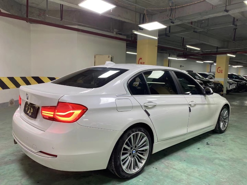 成都19年宝马3系8