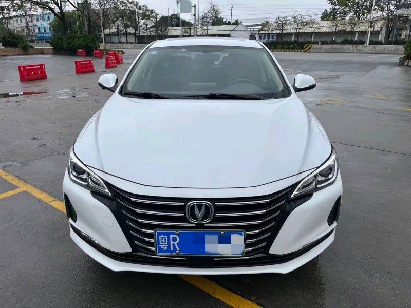 深圳20年長安汽車銳程CC1