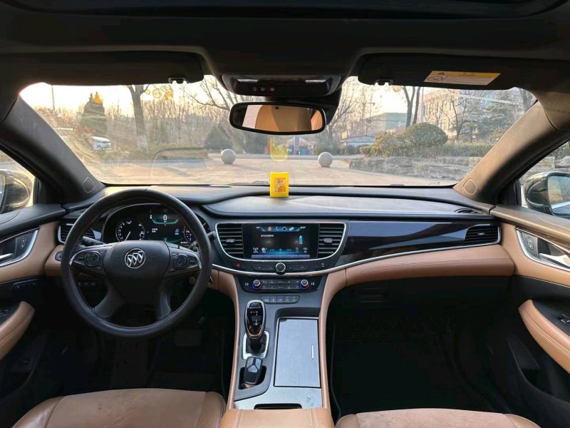 青岛18年别克君越7