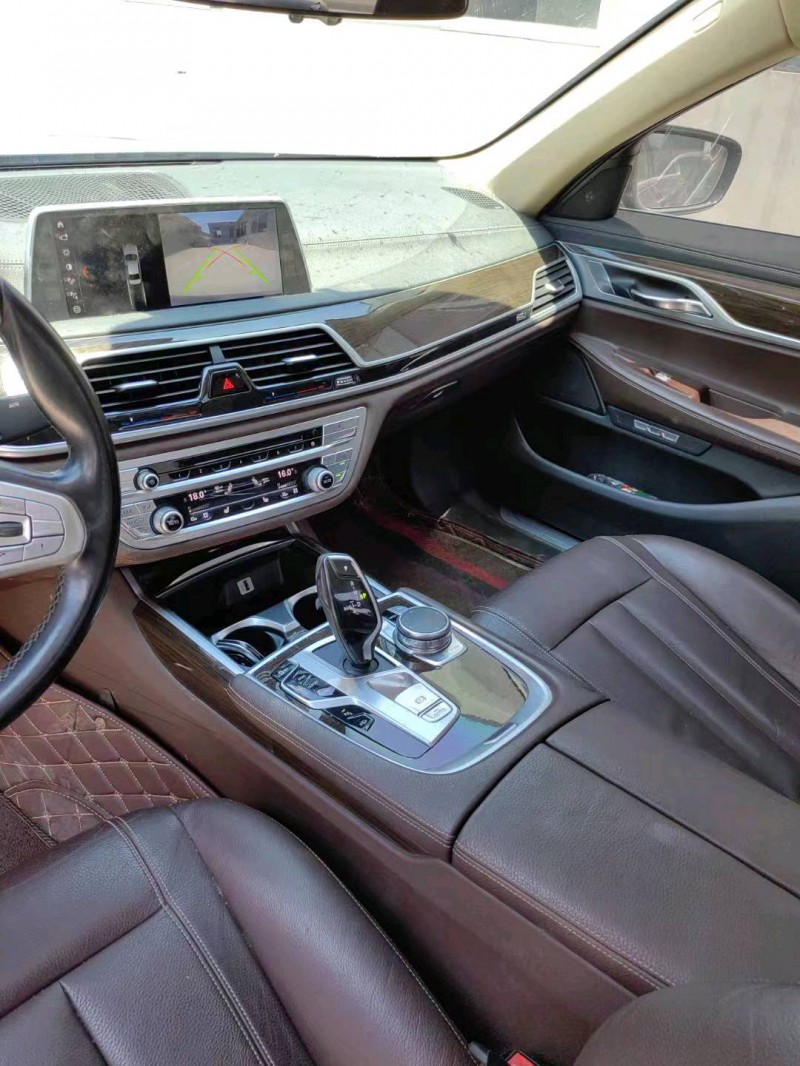 济南17年宝马7系4