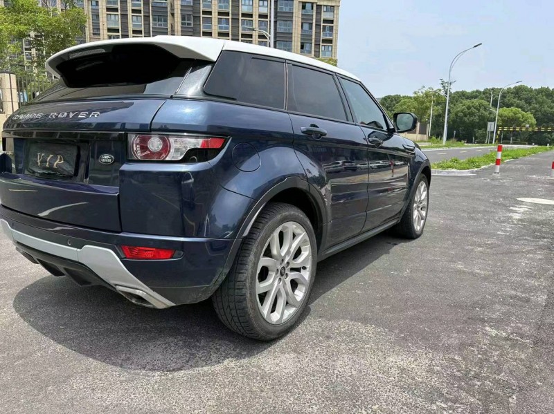 苏州13年路虎极光8