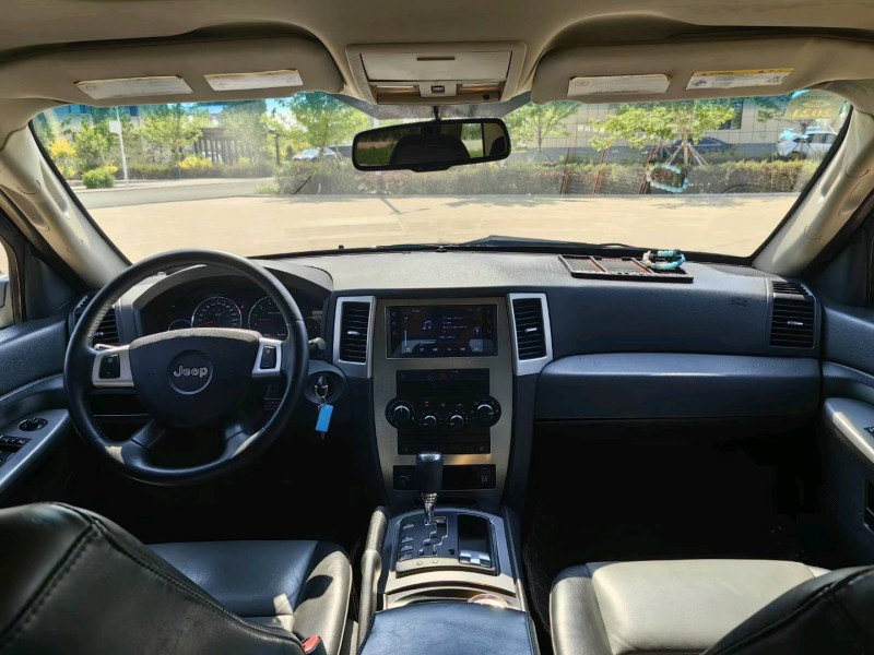 青岛10年Jeep大切诺基7