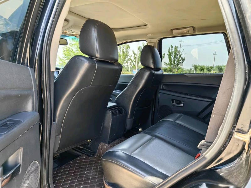 青岛10年Jeep大切诺基8