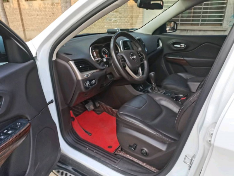 保定16年Jeep自由光4